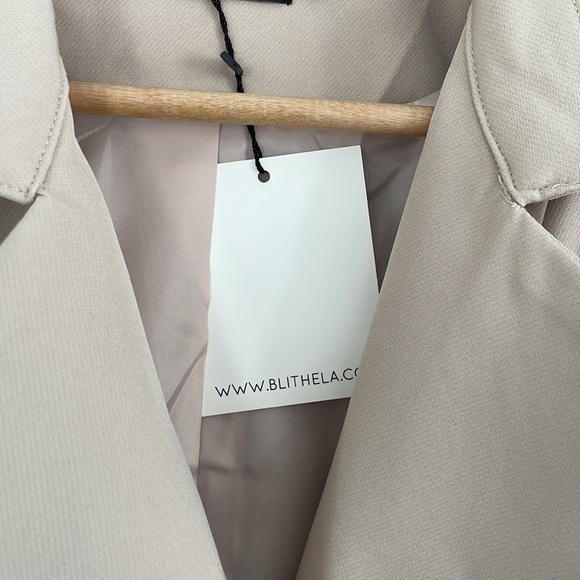 NWT Blithela Womenβs Double Breasted Trench Coat Size S in Beige - Picture 8 of 12